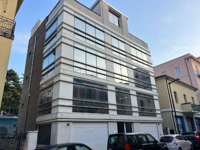 Palazzo / Stabile in vendita a Pescara PE