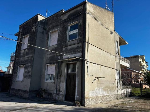 Palazzo / Stabile in vendita a Pescara PE