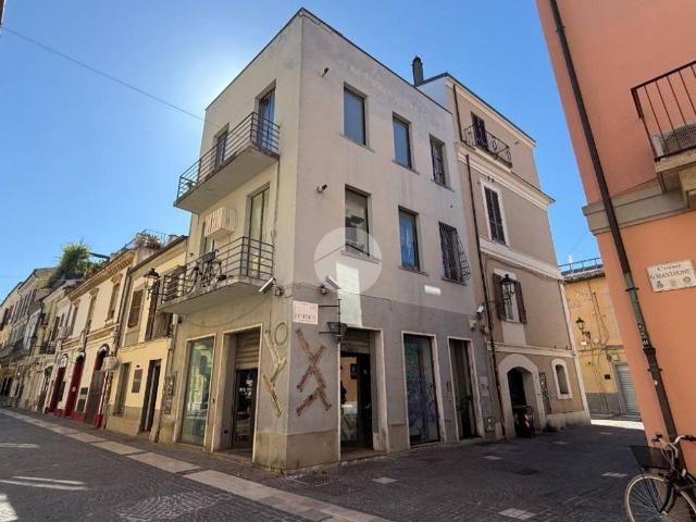Palazzo / Stabile in vendita a Pescara PE