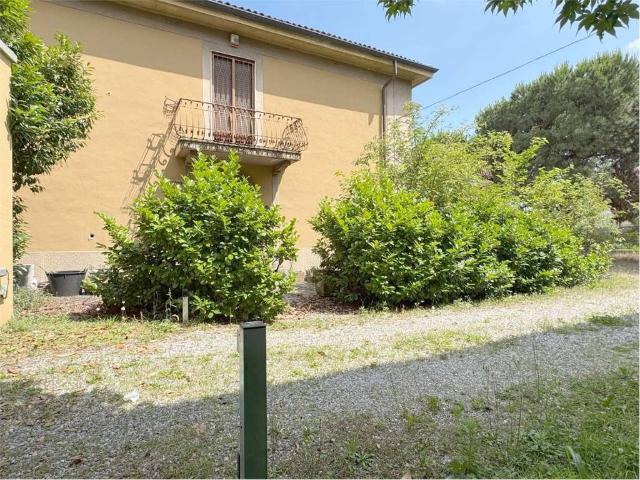 Palazzo / Stabile in vendita a Peschiera Borromeo MI