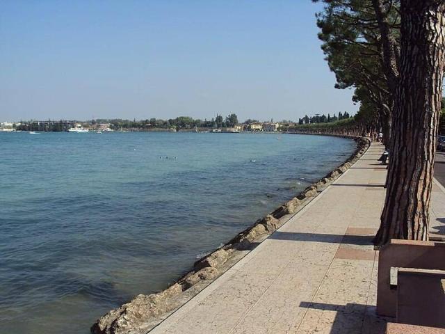 Palazzo / Stabile in vendita a Peschiera del Garda VR