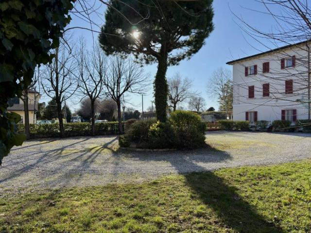 Palazzo / Stabile in vendita a Peschiera del Garda VR