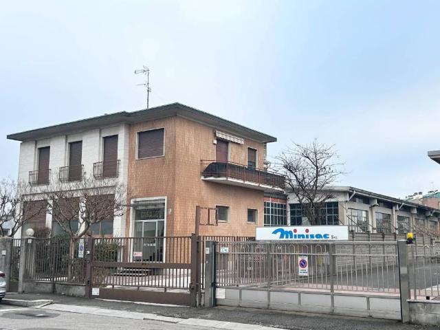 Palazzo / Stabile in vendita a Pero MI