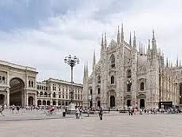 Palazzo / Stabile in vendita a Pero MI