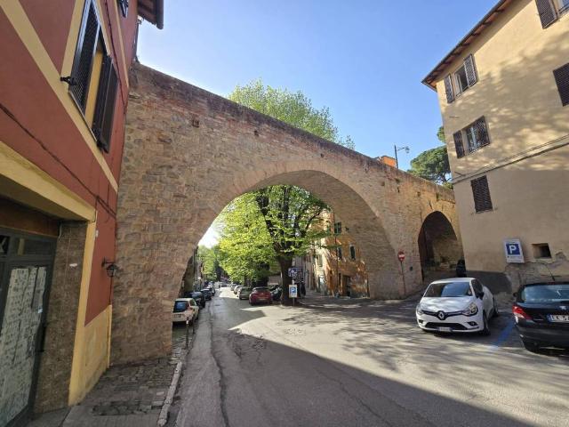 Palazzo / Stabile in vendita a Perugia PG