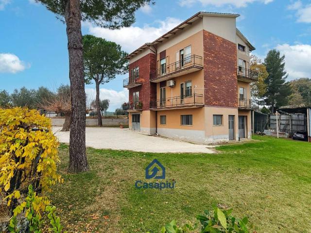 Palazzo / Stabile in vendita a Petriolo MC