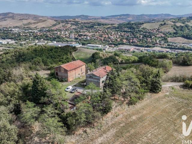 Palazzo / Stabile in vendita a Pianoro BO