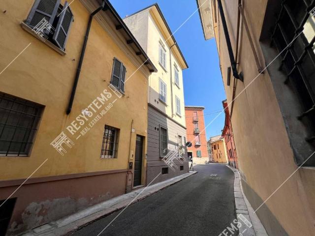 Palazzo / Stabile in vendita a Piacenza PC