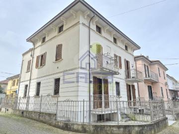 Palazzo / Stabile in vendita a Piacenza PC