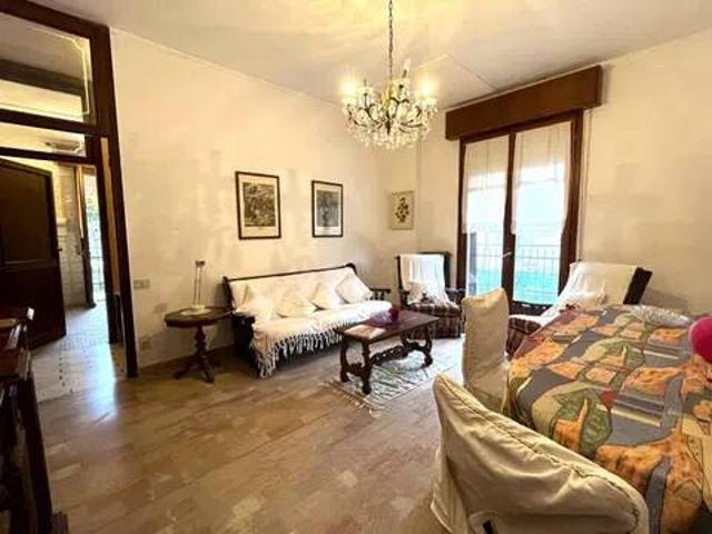 Palazzo / Stabile in vendita a Pietrasanta LU