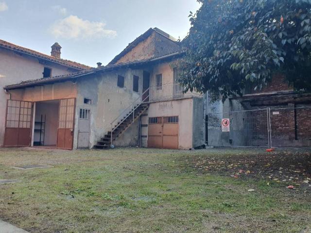 Palazzo / Stabile in vendita a Piossasco TO