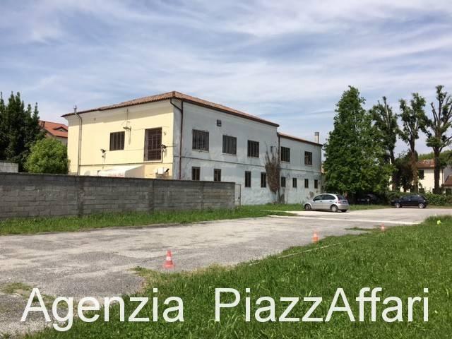 Palazzo / Stabile in vendita a Piove di Sacco PD