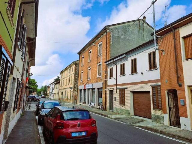 Palazzo / Stabile in vendita a Pinarolo Po PV