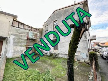 Palazzo / Stabile in vendita a Pizzighettone CR