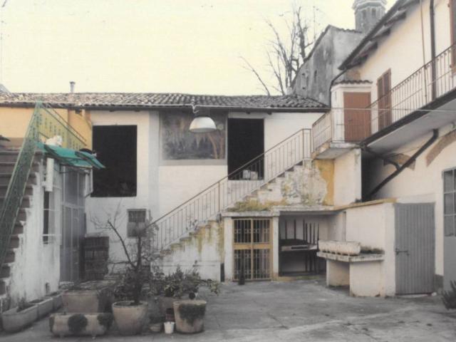 Palazzo / Stabile in vendita a Pizzighettone CR