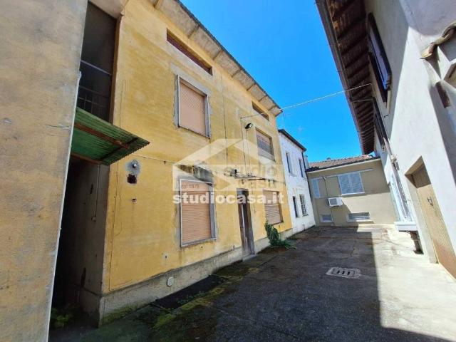 Palazzo / Stabile in vendita a Pizzighettone CR