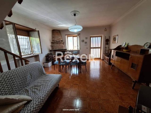 Palazzo / Stabile in vendita a Pizzoli AQ
