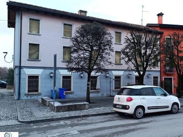 Palazzo / Stabile in vendita a Pocenia UD