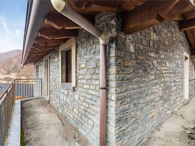 Palazzo / Stabile in vendita a Pognana Lario CO