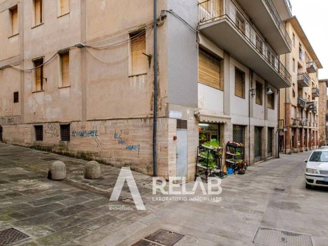 Palazzo / Stabile in vendita a Poggibonsi SI
