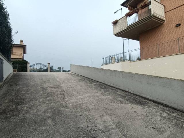 Palazzo / Stabile in vendita a Pollenza MC