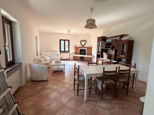 Palazzo / Stabile in vendita a Polpenazze del Garda BS