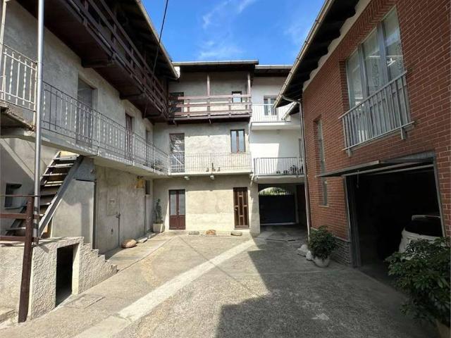 Palazzo / Stabile in vendita a Pombia NO