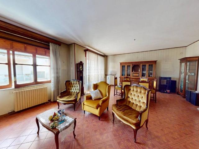 Palazzo / Stabile in vendita a Pomigliano d'Arco NA