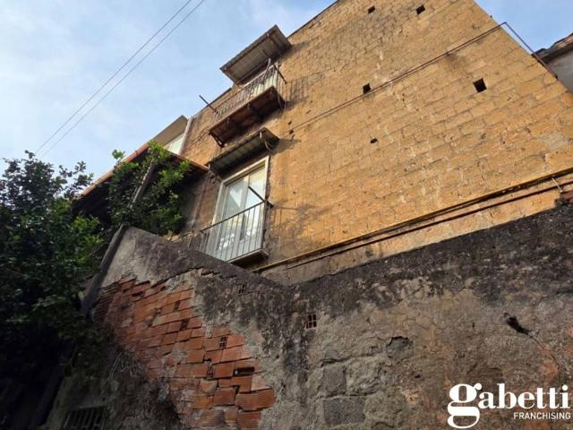 Palazzo / Stabile in vendita a Pomigliano d'Arco NA