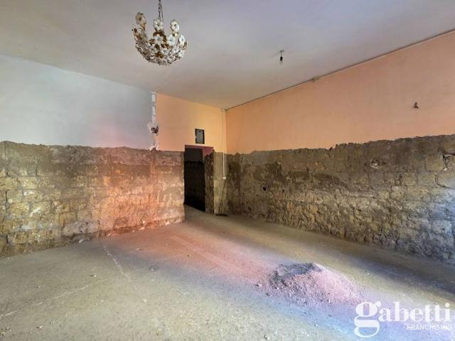 Palazzo / Stabile in vendita a Pomigliano d'Arco NA