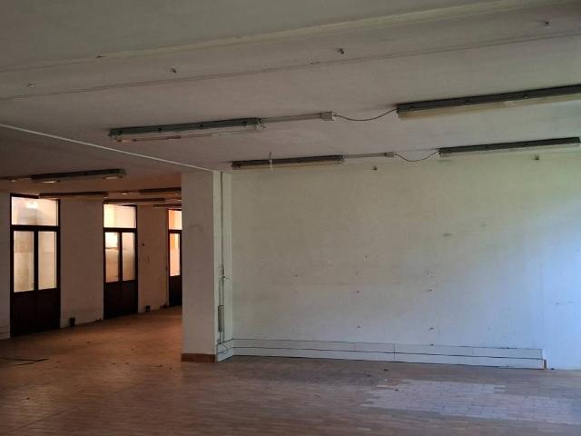 Palazzo / Stabile in vendita a Ponte Lambro CO