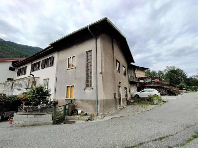 Palazzo / Stabile in vendita a Pontey AO