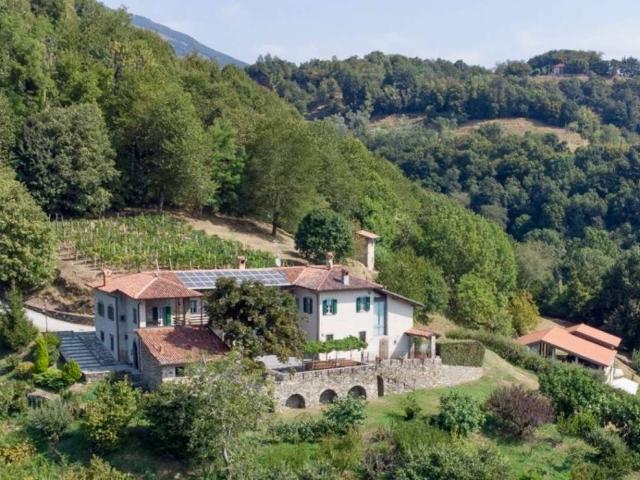 Palazzo / Stabile in vendita a Pontida BG