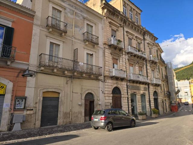 Palazzo / Stabile in vendita a Popoli PE