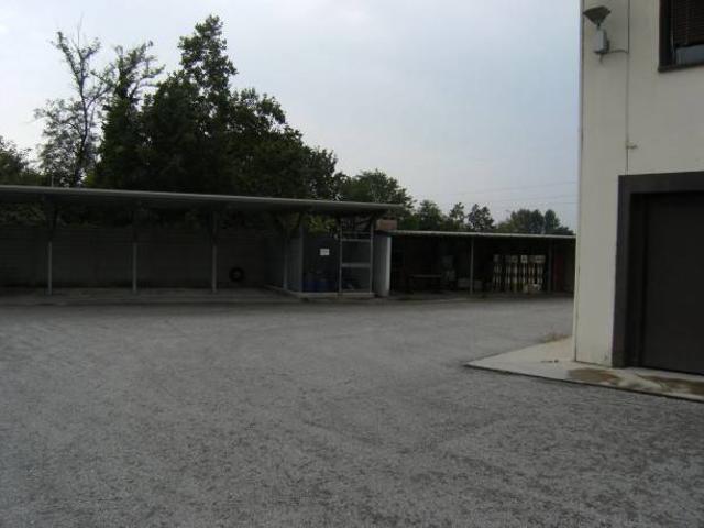 Palazzo / Stabile in vendita a Porcia PN