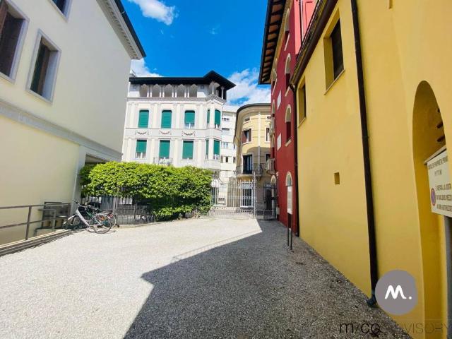 Palazzo / Stabile in vendita a Pordenone PN