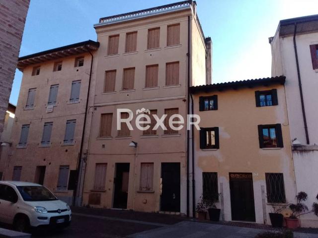 Palazzo / Stabile in vendita a Pordenone PN