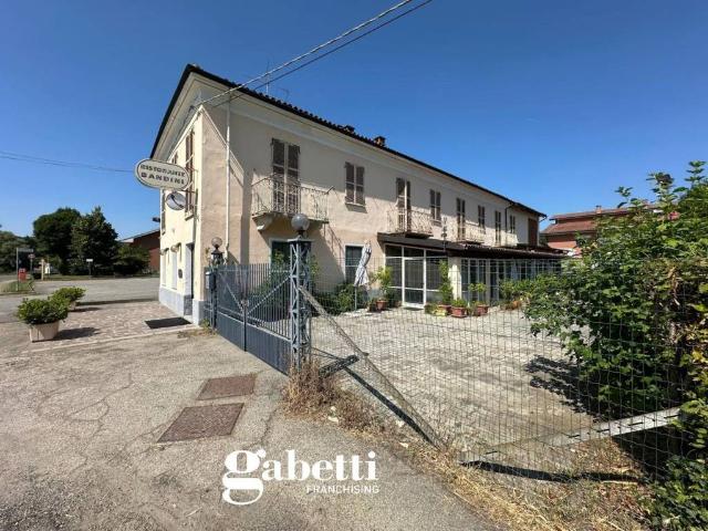 Palazzo / Stabile in vendita a Portacomaro AT
