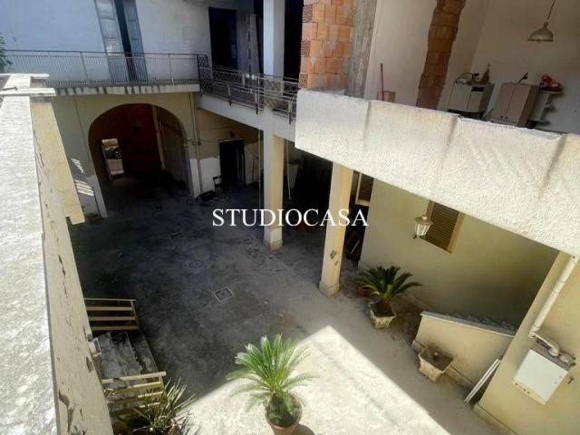 Palazzo / Stabile in vendita a Portico di Caserta CE
