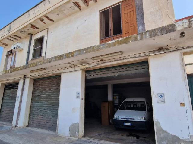 Palazzo / Stabile in vendita a Porto Cesareo LE