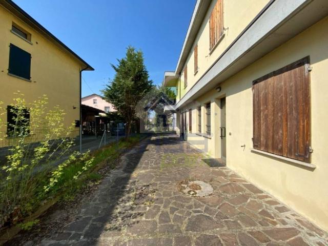 Palazzo / Stabile in vendita a Poviglio RE