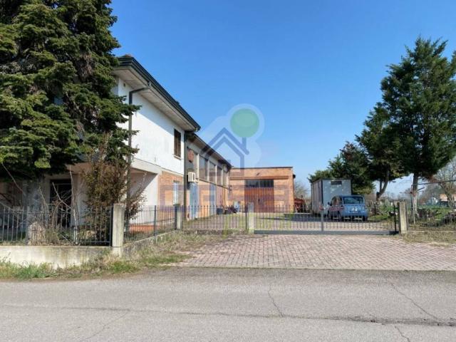 Palazzo / Stabile in vendita a Poviglio RE