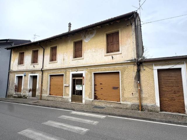 Palazzo / Stabile in vendita a Pozzuolo del Friuli UD