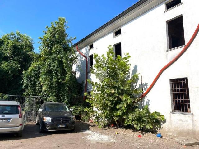 Palazzo / Stabile in vendita a Pozzaglio ed Uniti CR