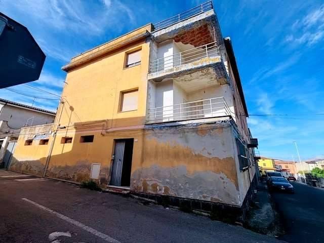 Palazzo / Stabile in vendita a Pozzomaggiore SS