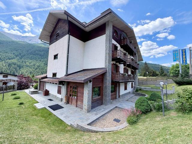 Palazzo / Stabile in vendita a Pragelato TO
