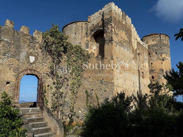 Palazzo / Stabile in vendita a Praia a Mare CS