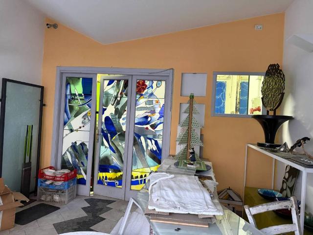 Palazzo / Stabile in vendita a Prato PO