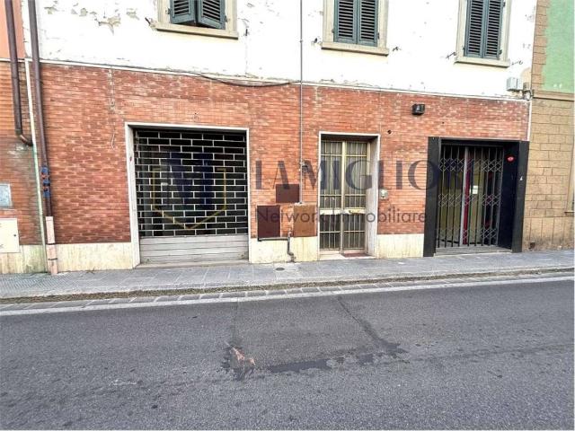 Palazzo / Stabile in vendita a Prato PO