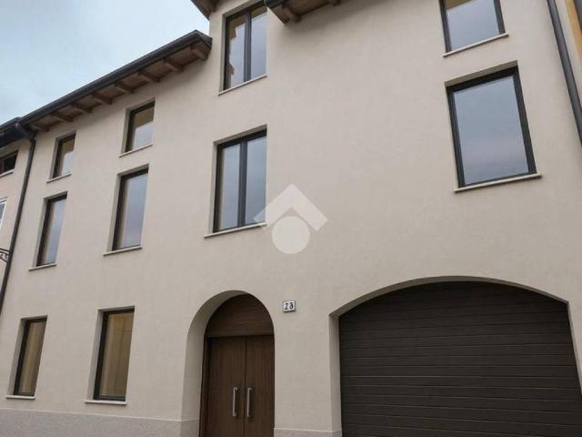 Palazzo / Stabile in vendita a Rubiera RE